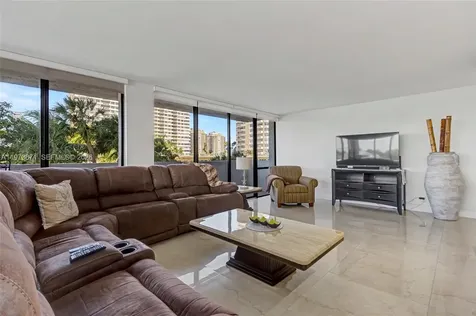 2017 S Ocean Drive Hallandale Beach FL 33009