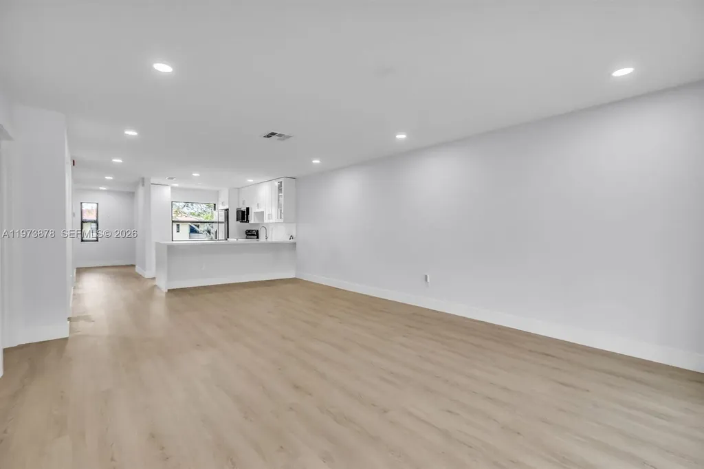 8535 Casa Del Lago Boca Raton FL 33433