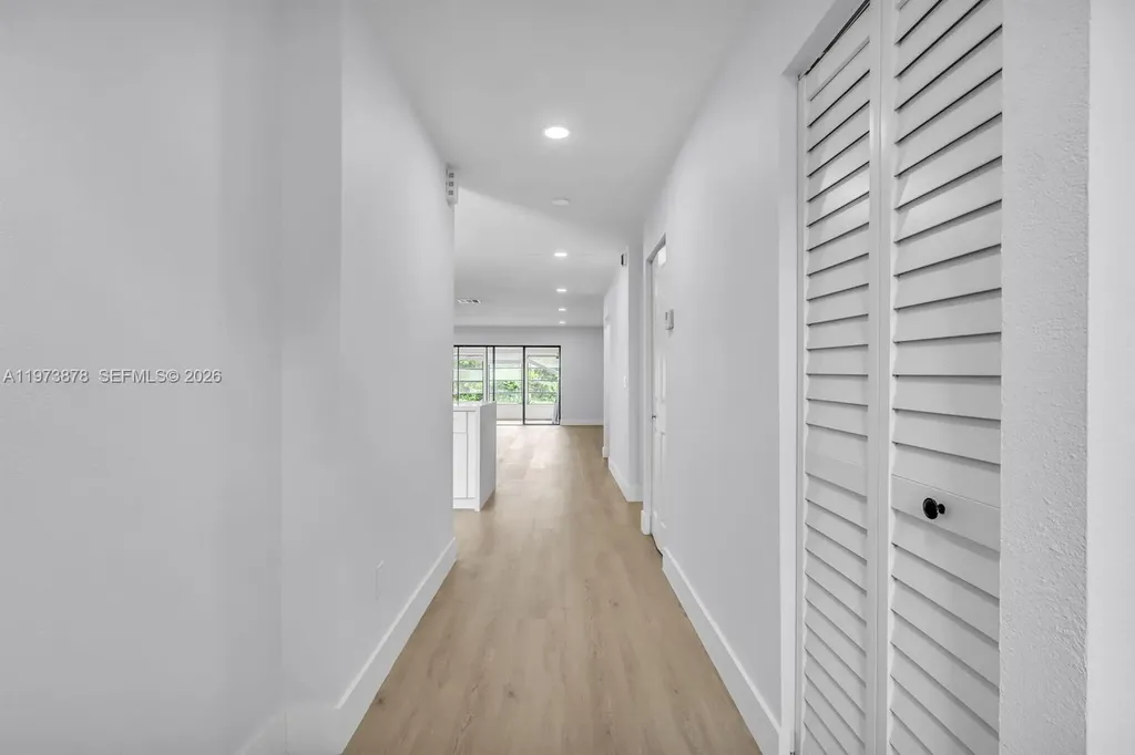 8535 Casa Del Lago Boca Raton FL 33433