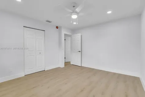 8535 Casa Del Lago Boca Raton FL 33433