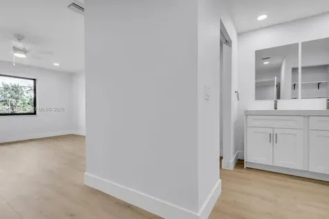 8535 Casa Del Lago Boca Raton FL 33433