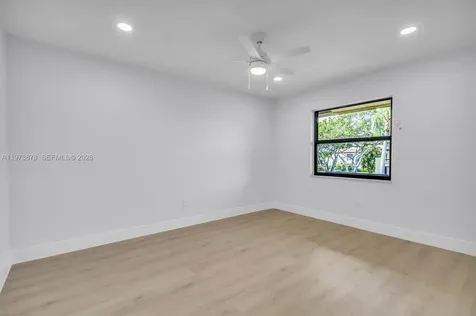 8535 Casa Del Lago Boca Raton FL 33433