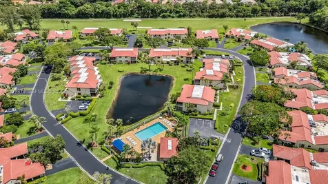 8535 Casa Del Lago Boca Raton FL 33433