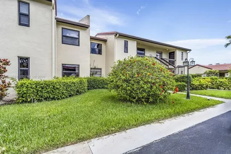 8535 Casa Del Lago Boca Raton FL 33433