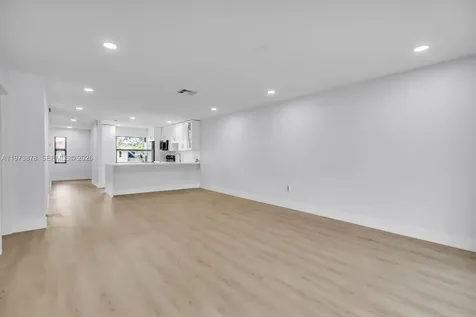 8535 Casa Del Lago Boca Raton FL 33433