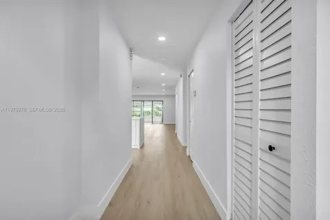 8535 Casa Del Lago Boca Raton FL 33433