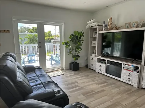 2401 SW 83rd Avenue Miami FL 33155