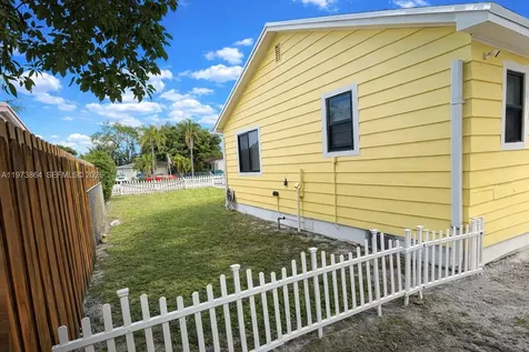 2330 Scott Street Hollywood FL 33020