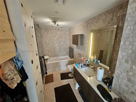 68 SE 6th Street Miami FL 33131
