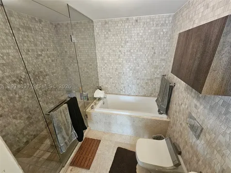 68 SE 6th Street Miami FL 33131