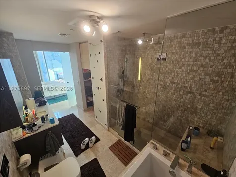 68 SE 6th Street Miami FL 33131