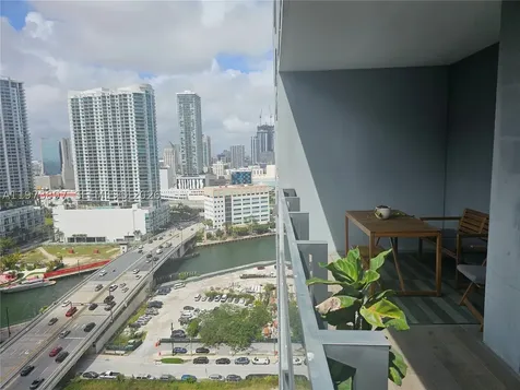 68 SE 6th Street Miami FL 33131