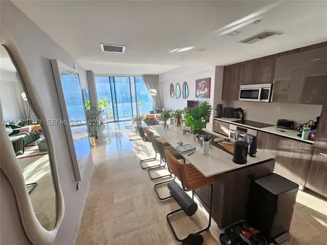 68 SE 6th Street Miami FL 33131