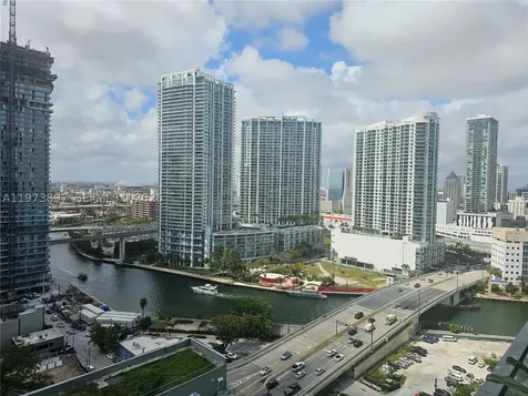 68 SE 6th Street Miami FL 33131