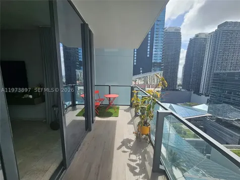 68 SE 6th Street Miami FL 33131