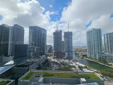 68 SE 6th Street Miami FL 33131
