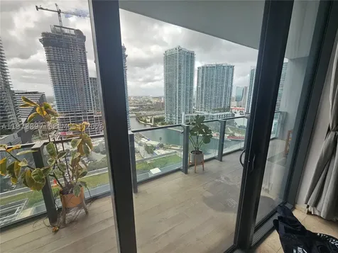 68 SE 6th Street Miami FL 33131