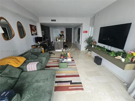 68 SE 6th Street Miami FL 33131