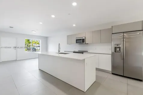 2505 NE 193rd Street Miami FL 33180