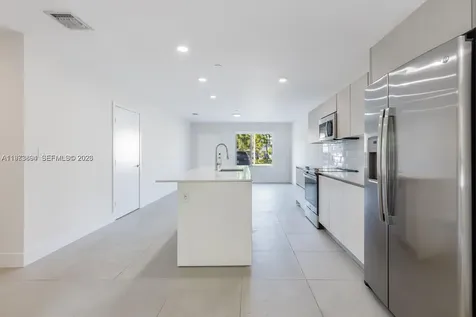 2505 NE 193rd Street Miami FL 33180