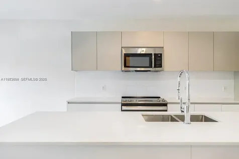 2505 NE 193rd Street Miami FL 33180