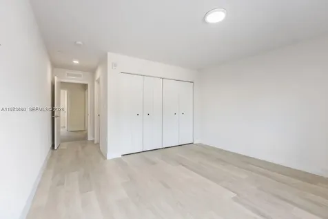 2505 NE 193rd Street Miami FL 33180