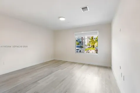 2505 NE 193rd Street Miami FL 33180