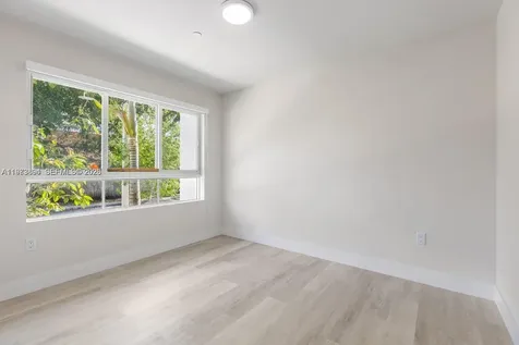 2505 NE 193rd Street Miami FL 33180