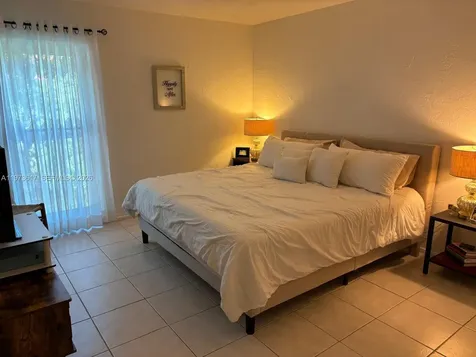 6884 N Kendall Drive Pinecrest FL 33156