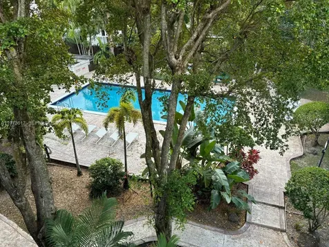 6884 N Kendall Drive Pinecrest FL 33156