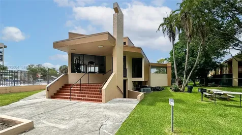 8889 Fontainebleau Boulevard Miami FL 33172