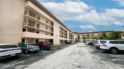 8889 Fontainebleau Boulevard Miami FL 33172