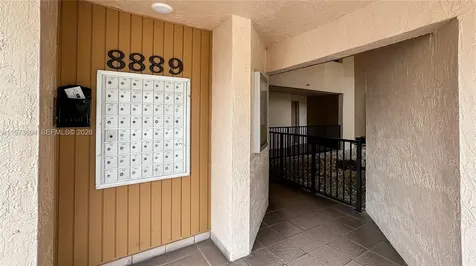 8889 Fontainebleau Boulevard Miami FL 33172