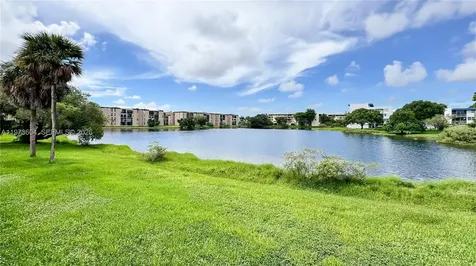 8889 Fontainebleau Boulevard Miami FL 33172