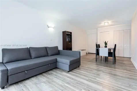 8889 Fontainebleau Boulevard Miami FL 33172