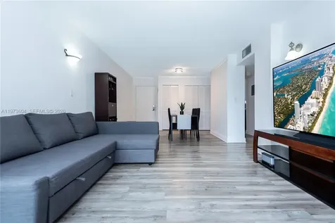 8889 Fontainebleau Boulevard Miami FL 33172