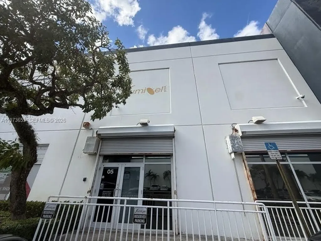 7620 NW 25th Street Miami FL 33122