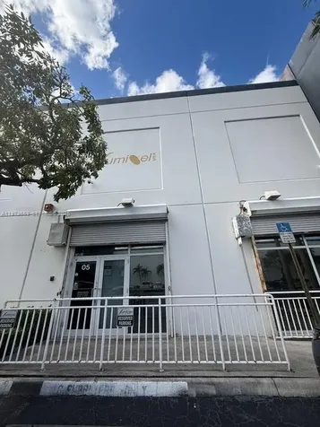 7620 NW 25th Street Miami FL 33122