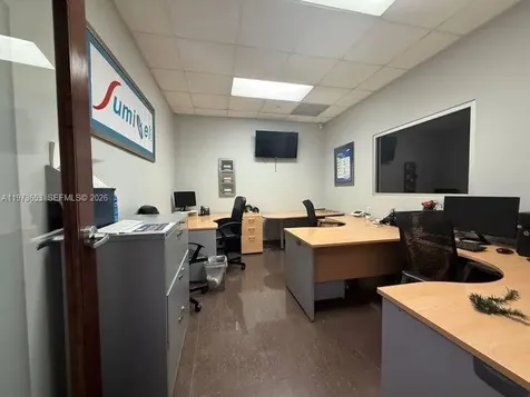 7620 NW 25th Street Miami FL 33122