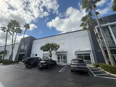 7620 NW 25th Street Miami FL 33122