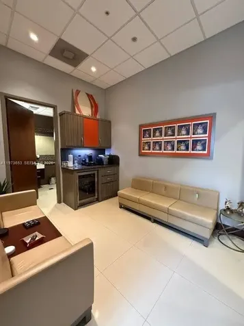 7620 NW 25th Street Miami FL 33122