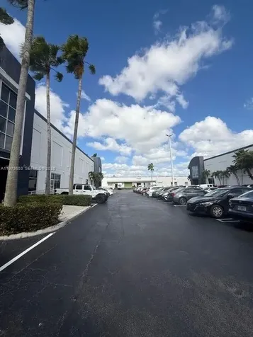 7620 NW 25th Street Miami FL 33122