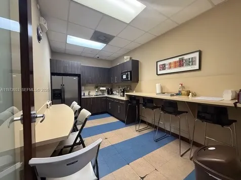 7620 NW 25th Street Miami FL 33122