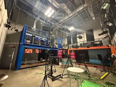 7620 NW 25th Street Miami FL 33122