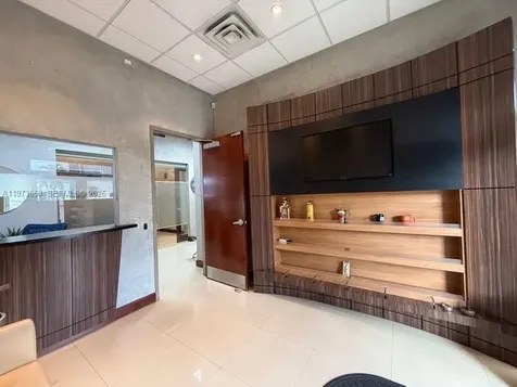 7620 NW 25th Street Miami FL 33122