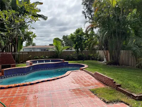 550 NE 174th Street North Miami Beach FL 33162