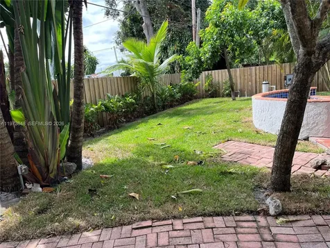 550 NE 174th Street North Miami Beach FL 33162