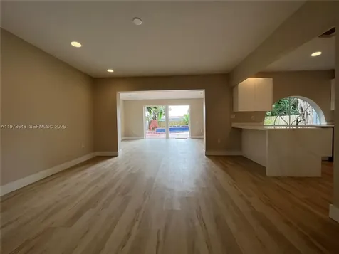 550 NE 174th Street North Miami Beach FL 33162