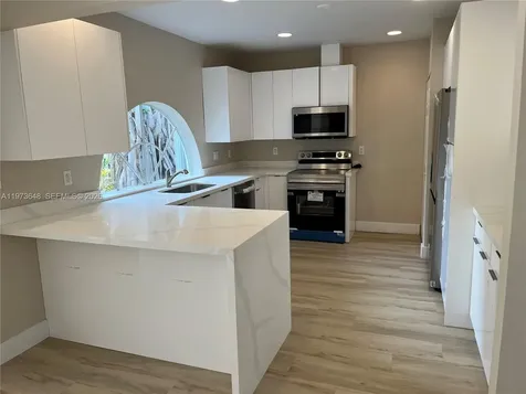 550 NE 174th Street North Miami Beach FL 33162