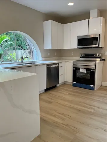 550 NE 174th Street North Miami Beach FL 33162
